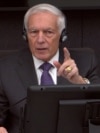 Wesley Clark, gjeneral i pensionuar amerikan, në Hagë.