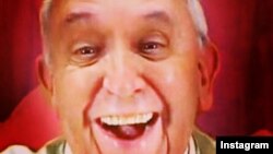 Rim papasy Fransisiň selfisi, ýagny öz-özüni düşüren suraty.