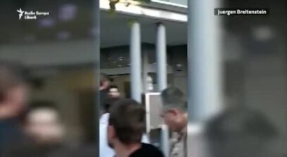 Protest în fața secției de vot din München, Germania