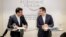 Kryeministri i Maqedonisë, Zoran Zaev dhe ai i Greqisë, Alexis Tsipras, gjatë një konference të përbashkët për media, në Davos të Zvicrës 