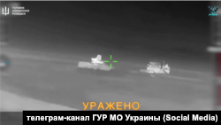 Скриншот с видео ГУР МО Украины, на котором дрон атакует российски ЗРПК «Панцирь-С1» в Крыму