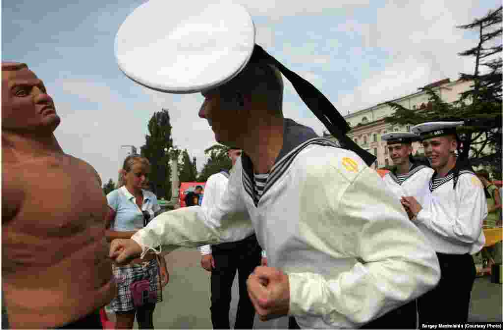 Моряки в Севастополе, 2007 год.