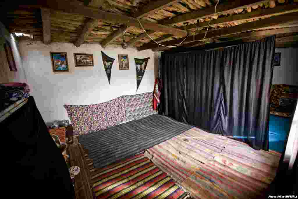 Kənd məscidinin içi.