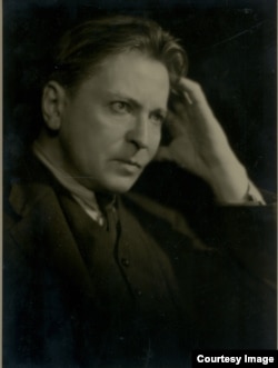 George Enescu( 1881-1955) a fost compozitor român, violonist, pianist, dirijor si pedagog.