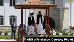 Afghan President Ashraf Ghani (left) welcomes Pakistani Prime Minister Shahid Khaqan Abbasi to Kabul on April 6.