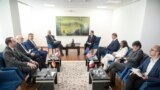 Kryeministri në detyrë i Kosovës, Albin Kurti dhe përfaqësuesit diplomatikë të shteteve të QUINT-it.