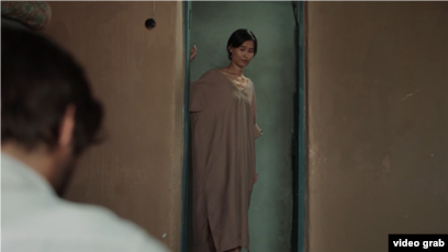 Асүйде әйеліммен жыныстық қатынас видеоға түсірілді Құсуға дейін ауыр ауызша жыныстық қатынас