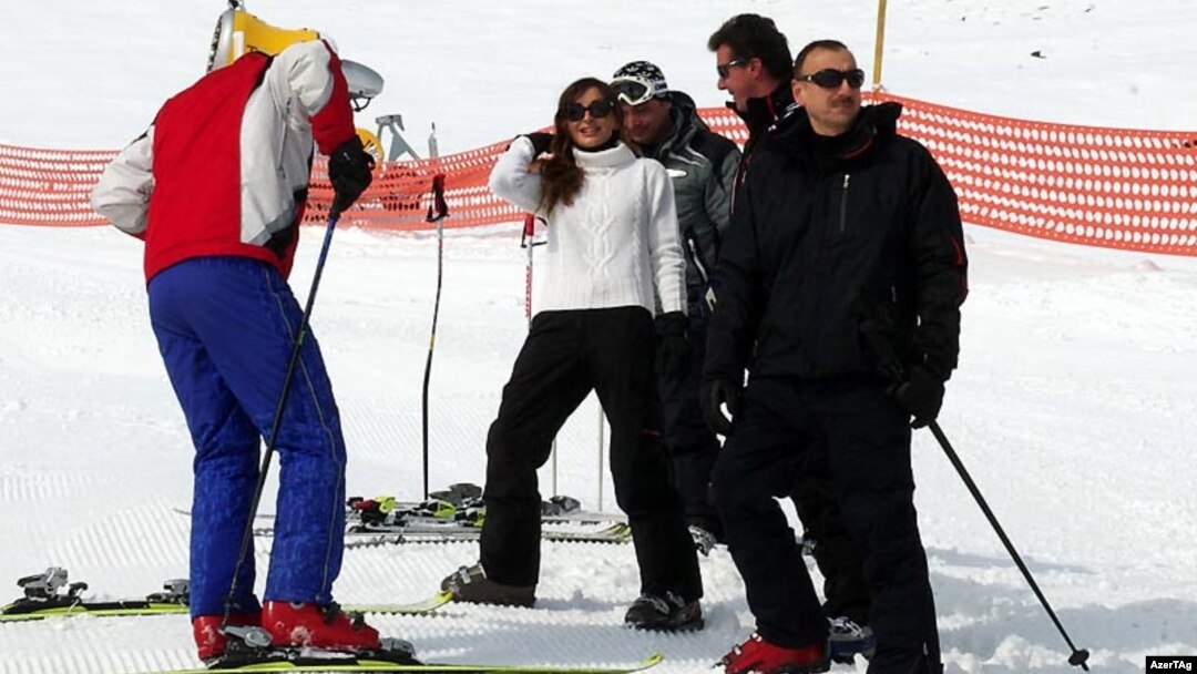 Prezident İlham Əliyev Şahdağ Qış-Yay Turizm Kompleksinin inşası ilə tanış olur, 27 fevral 2011