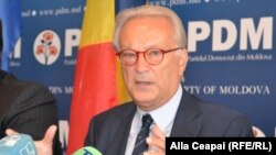 هانس اسووبودا (Hannes Swoboda) سرپرستی هیئت راهی ایران را بر عهده دارد.