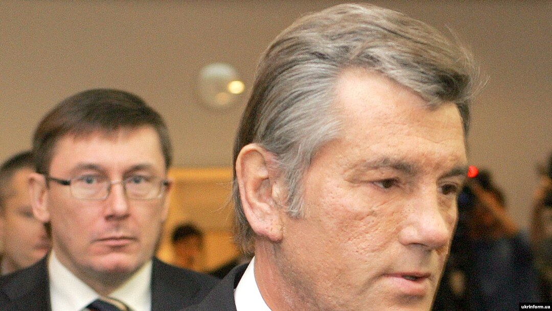 Президент Віктор Ющенко (праворуч) і міністр внутрішніх справ Юрій Луценко (архівне фото. 24 грулня 2007 р.)
