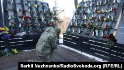 На Алеї Героїв Небесної Сотні у Києві вшанували пам’ять загиблих учасників Революції гідності (фоторепортаж)