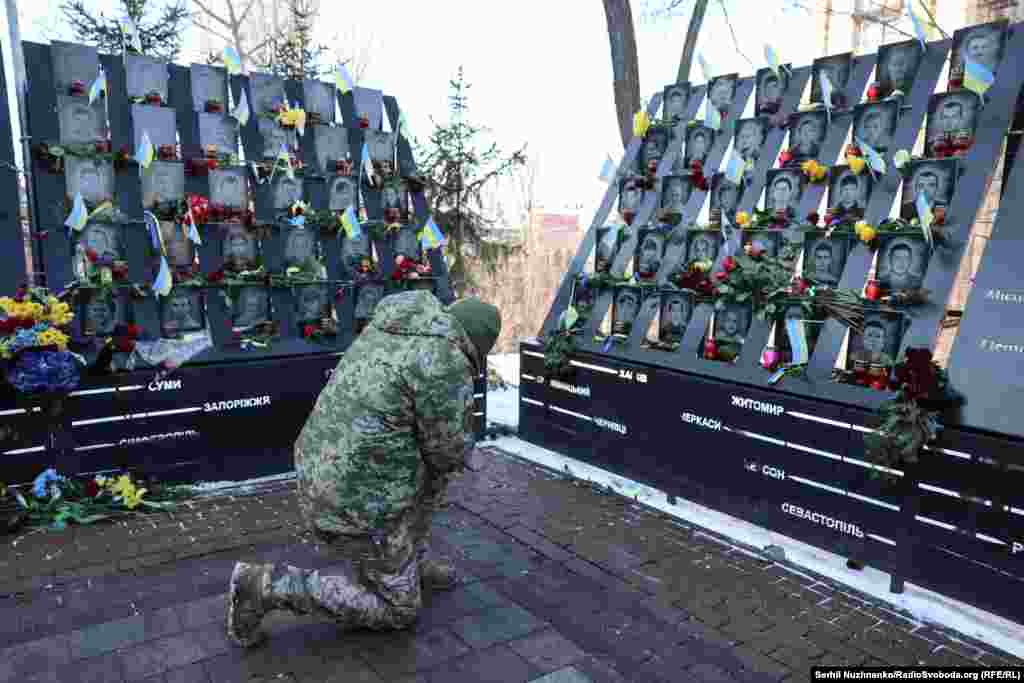 День пам’яті Героїв Небесної сотні був запроваджений Указом п'ятого президента України Петра Порошенка у 2015 році