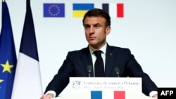 Presidenti i Francës, Emmanuel Macron, gjatë konferencës për media pas takimit në Paris për Ukrainën. 26 shkurt 2024. 