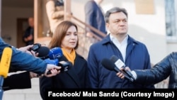 Președinta Maia Sandu, alături de prim-ministrul Dorin Recean, în timpul vizitei în satul Varnița din stânga Nistrului.