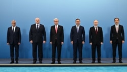 ЖЕАК жиынына қатысушылар (солдан оңға қарай): Мгер Григорян (Армения), Александр Лукашенко (Беларусь), Қасым-Жомарт Тоқаев (Қазақстан), Садыр Жапаров (Қырғызстан), Владимир Путин (Ресей) және ЕАЭК жетекшісі Бақытжан Сағынтаев. Астана, 29 мамыр, 2026 жыл.