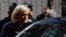 Francuska ultradesničarka, članica parlamenta Marine Le Pen napušta sudnicu u Parizu, 31. mart 2025.