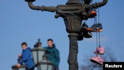 Раман Шынгаркін з паплечнікам падчас акцыі Навальнага. Сакавік 2017 году. 