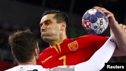 Илустрација - Капитенот и селектор, Кирил Лазаров