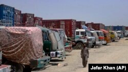 په سوداګریزو مالونو بار لارۍ