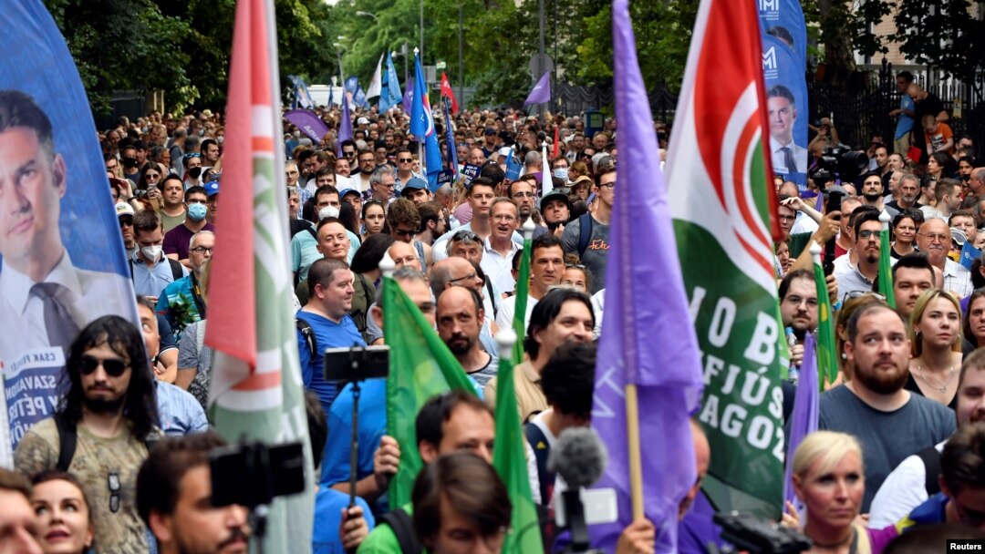 The protesters marched to the headquarters of Prime Minister Viktor Orban's governing Fidesz party, with some chanting "Victator!"