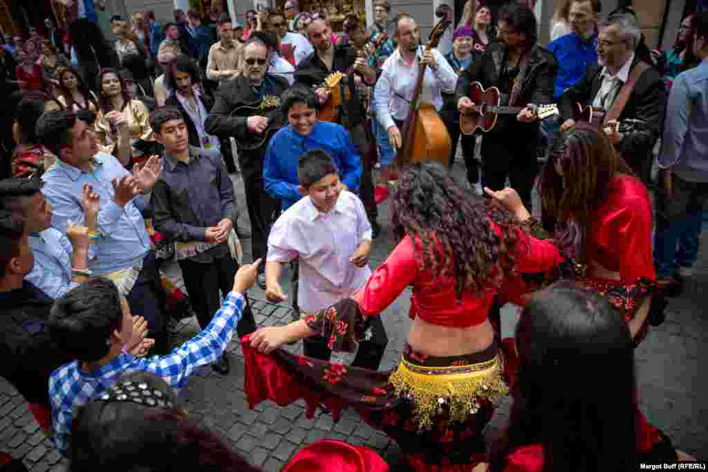 Musicians from Slovenia accompany young dancers.