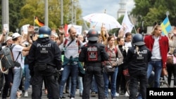 Protest protiv vladinih mjera za suzbijanje širenja korona virusa u Berlinu, Njemačka 29. augusta,