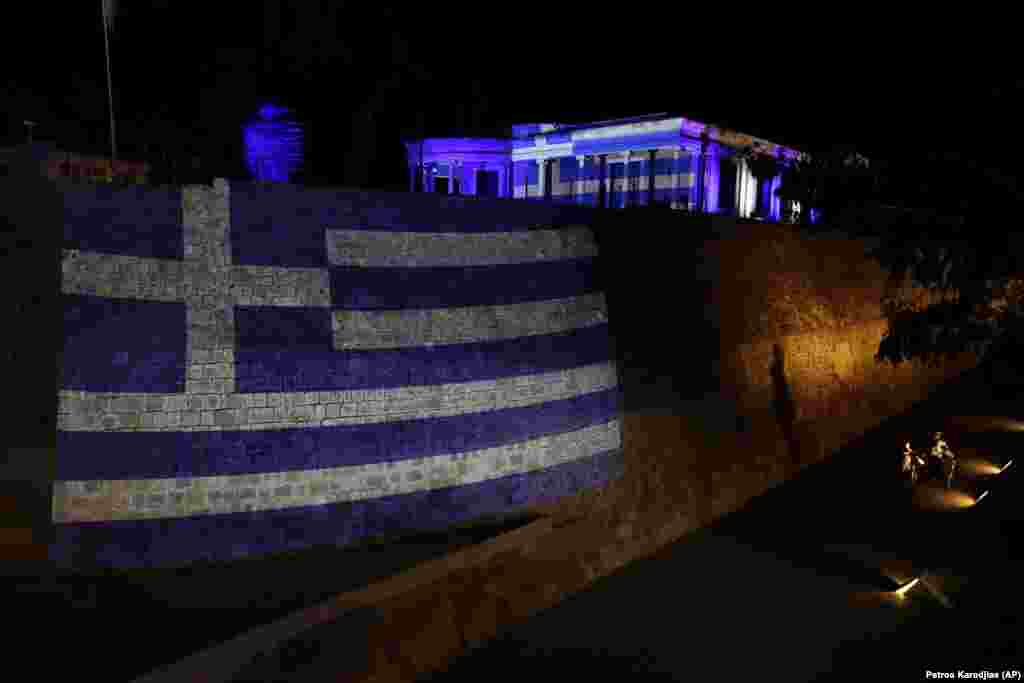 ГРЦИЈА -&nbsp;По барањето доставено од лидерот на СИРИЗА Алексис Ципрас, грчкиот Парламент ќе отвори порано од планираното, за да се одржи вонредна пленарна седница за случајот со прислушувањата во Грција, јави дописничката на МИА од Атина.