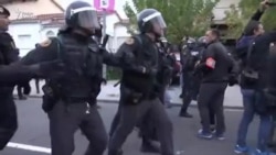 Испанская полиция разгоняет каталонцев на избирательных участках