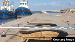 Urušavanje gatova u barskoj luci prouzrokovalo je obustavu saobraćaja na relaciji između Crne Gore i Italije, jul 2025.