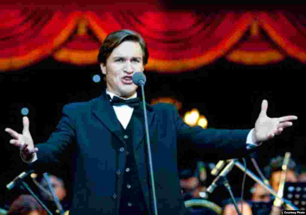 Россиялик опера қўшиқчиси Сергей Плюснин Муслим Магомаев номидаги Иккинчи халқаро вокалчилар мусобақасида