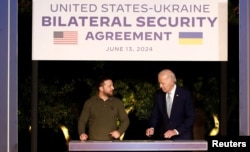 Președintele american Joe Biden și președintele ucrainean Volodimir Zelenski participă la o conferință de presă după o întâlnire bilaterală în marja summitului G7, la Fasano, Italia, 13 iunie 2024