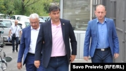 Medojević (u sredini) štrajkuje glađu u zatvoru u Spužu