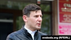 Олександра Буракова звинуватили в участі в масовому заході біля стін суду в Могилівській області
