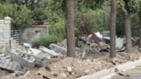 Чыңгыз Айтматов проспектисинин боюндагы бузулган дубал, 27-май, 2025-жыл.