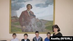 Галимҗан Ибраһимов исемендәге гимназия мөдире Әлфия Галиева укучылары белән