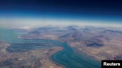Քեշմ կղզու օդային տեսարան, որը բուն Իրանից բաժանված է Քլարենս նեղուցով