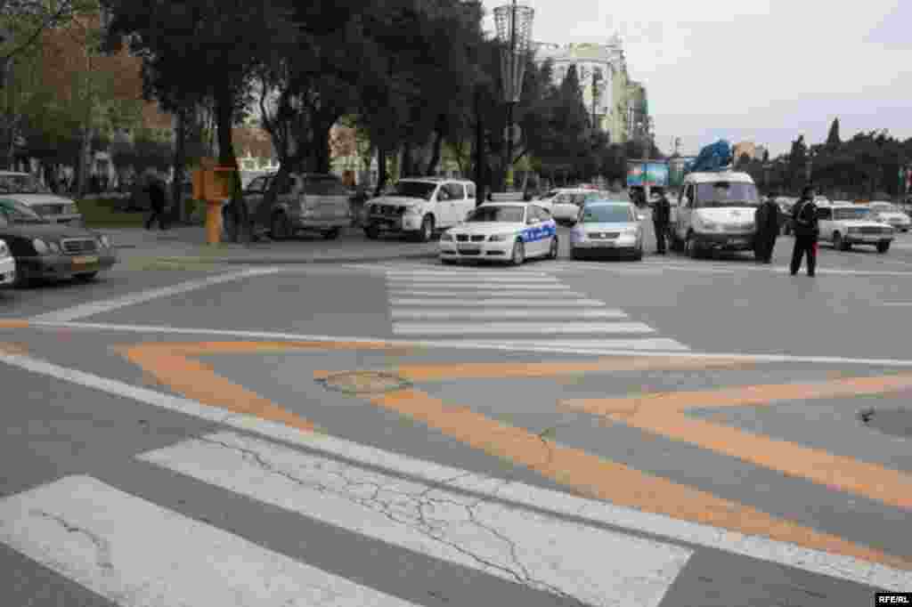 Bakının maşınla dolu səkiləri #15