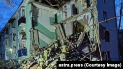 რუსეთის საგანგებო სიტუაციების სამინისტროს ცნობით, 22 აპრილს უკრაინული დრონებით შეტევის შედეგად 4-სართულიანი სახლის ნაწილი ჩამოინგრა ქალაქ სიზრანში. 