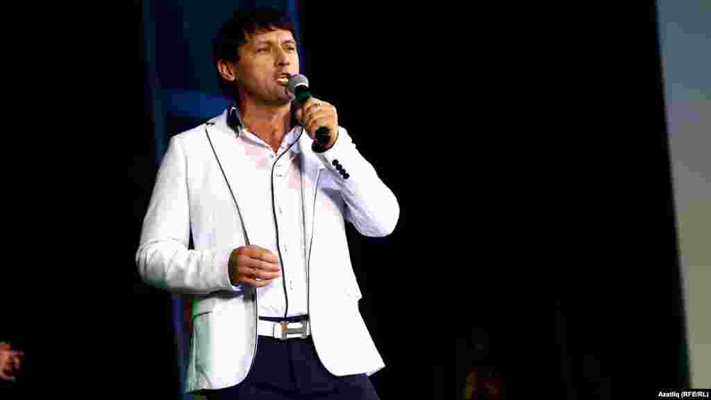 Башкортстаннан килгән җырчы-кунак Әнвәр Нургалиев