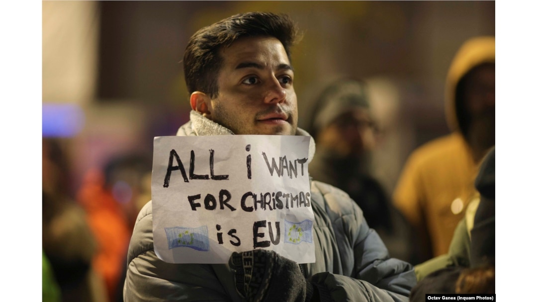 La București a avut loc ieri seară o manifestație pro-democrație, pro-NATO și pro-UE.