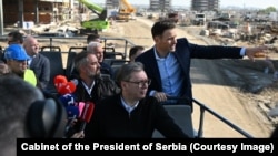 Predsednik Srbije Aleksandar Vučić u obilasku radova na gradilištu za EXPO sa ministrom finansija Sinišom Malim, Surčin, 5. april 2026. 