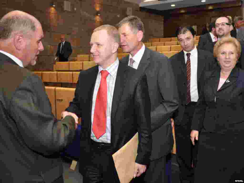 Bosnia i Hercegovina - Novi premijer - Mustafa Mujezinovic, novi premijer Federacije BiH prima čestitke...