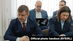 Delegația Chișinăului condusă de vicepremierul pentru Reintegrare, Valeriu Chiveri (stânga), la reuniunea în formatul 1+1 de la sediul OSCE din Tiraspol, 26 februarie 2026