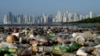 Poluare cu plastic a apelor golfului Panama, la Panama City. 