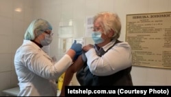 Вакцинація від коронавірусу у селищі Бородянка під Києвом. 2021 рік