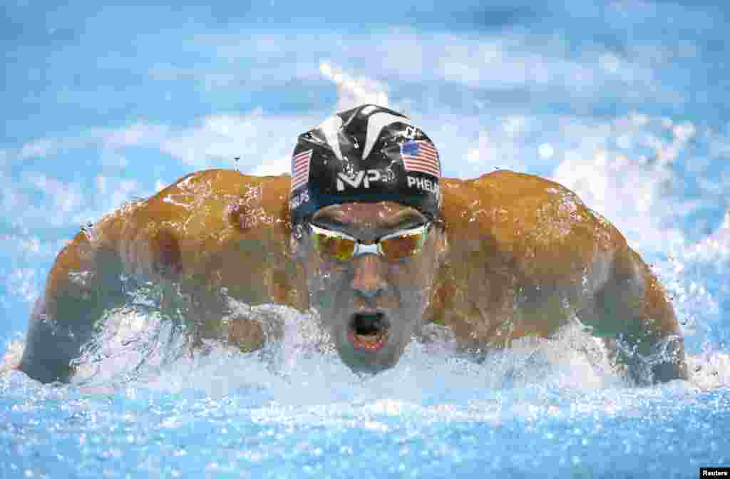 Michael Phelps of the United States competes in the men&#39;s 200-meter butterfly.