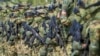 Ushtarë serbë gjatë stërvitjeve ushtarake në bazën ajrore në Batajnicë, afër Beogradit. 20 shtator 2024. 
