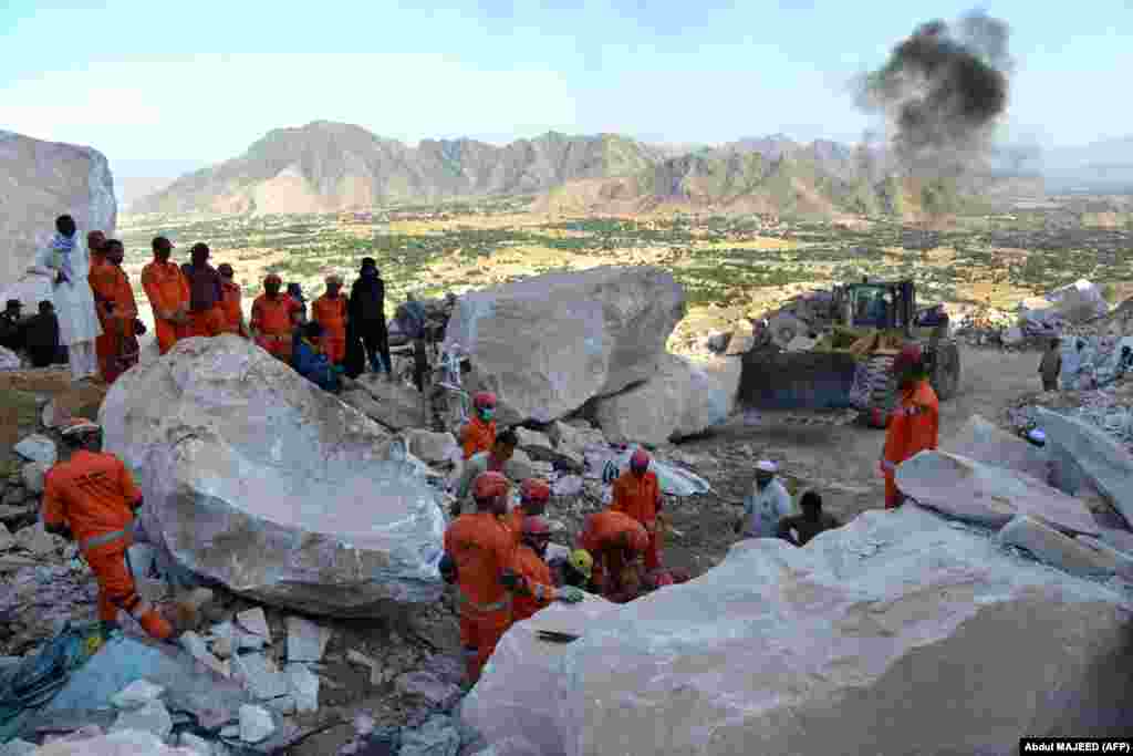 Army rescuers were still sifting through rubble looking for bodies and survivors on September 8.&nbsp;