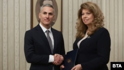 Кандидатът за служебен премиер Андрей Гюров и президентът Илияна Йотова.