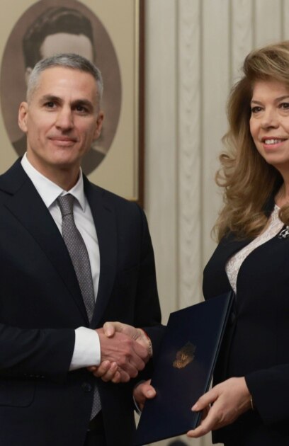 Президентът Илияна Йотова официално възложи на подуправителя на БНБ Андрей